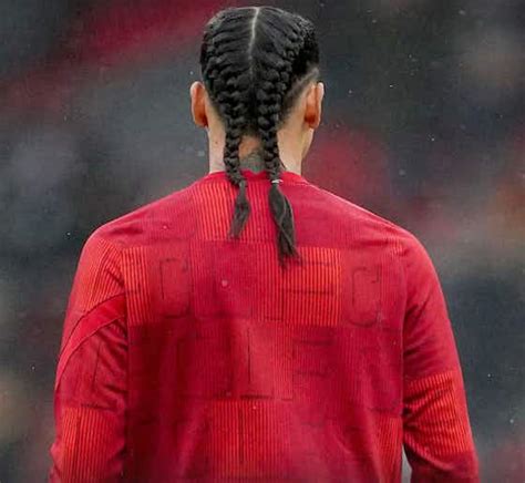 📸 Darwin Núñez's new hairstyle has people talking 💈 | OneFootball