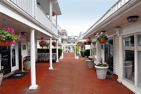 Danfords Hotel & Marina - Port Jefferson NY | AAA.com