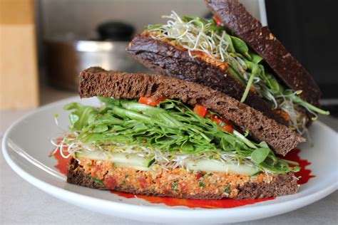 Veggie Pâté Sandwich with Mustardy Arugula - Powered by plantz