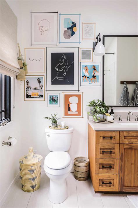 15 Bathrooms With Beautiful Wall Decor That Will Inspire A Refresh