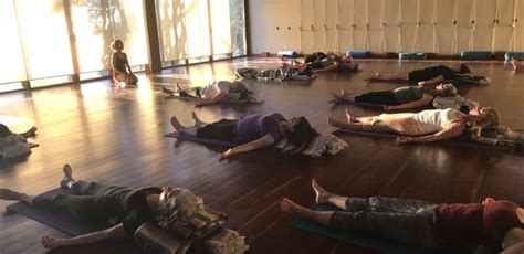 Iyengar Yoga Retreat with Eve Holbrook & Liza Toft | Mar de Jade