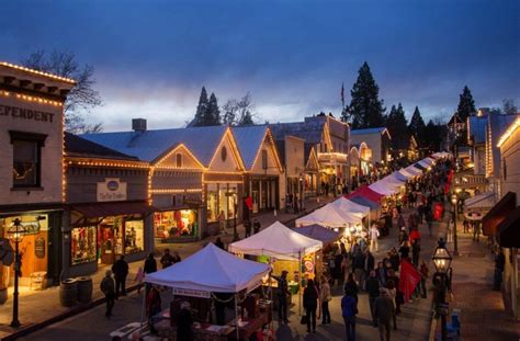 10 U.S. Towns With Incredible Christmas Celebrations | HuffPost