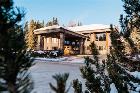 MOUNTAINEER LODGE - Updated 2022 Prices (Lake Louise, Canada)