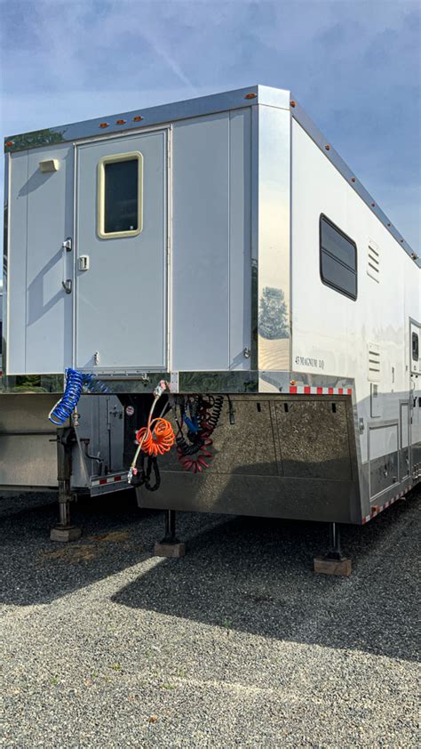 Horse Trailering – Trailer Types – The Horse's Advocate