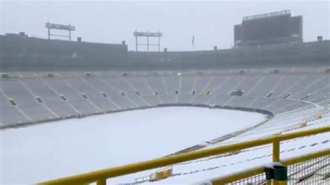 Lambeau Field is currently covered in snow and here's why that could benefit the Packers against ...