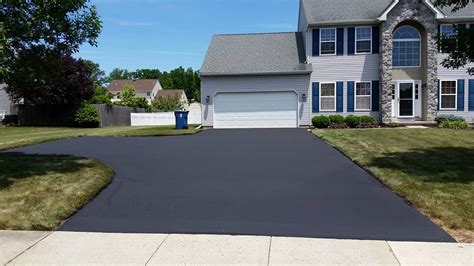 Asphalt Driveway Resurfacing Contractors - FL Asphalt Driveway Pros