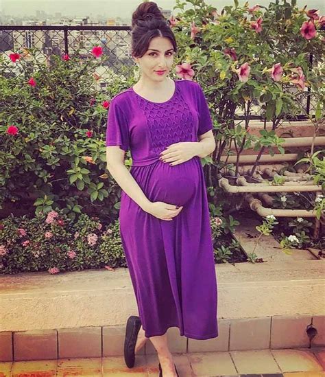 soha ali khan looks bright as she flaunts her baby bump | Soha Ali Khan flaunts her baby bump