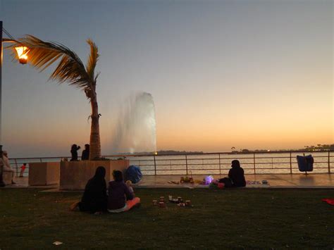 My Pale Blue Blog: 9 Fun Facts About King Fahd's Fountain in Jeddah