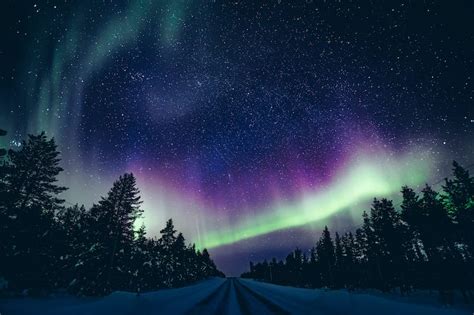 How to See the Northern Lights in Rovaniemi (Best Tours + Tips)