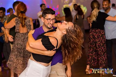 Salsa & Bachata Dance Classes Offer - Rhythm & Vibes Dance Co.