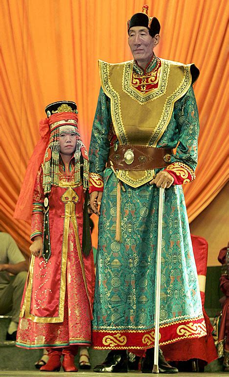 World's tallest man sweeps bride off her feet at traditional Mongolian wedding | Daily Mail Online