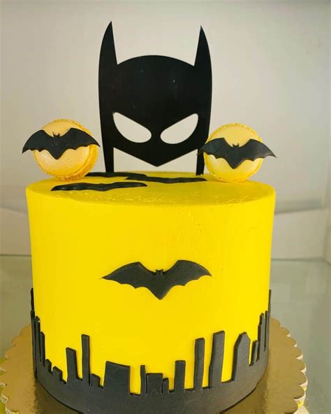 15 Mind-Blowing Batman Cake Ideas & Designs | Batman birthday cakes ...