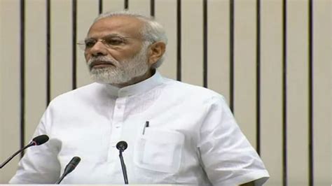 Narendra Modi calls Swachh Bharat 'mass movement', urges people not to ...