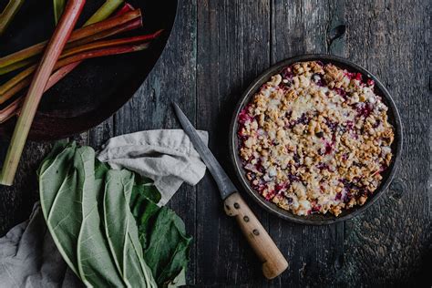 Rhubarb Crumble - A Better Choice