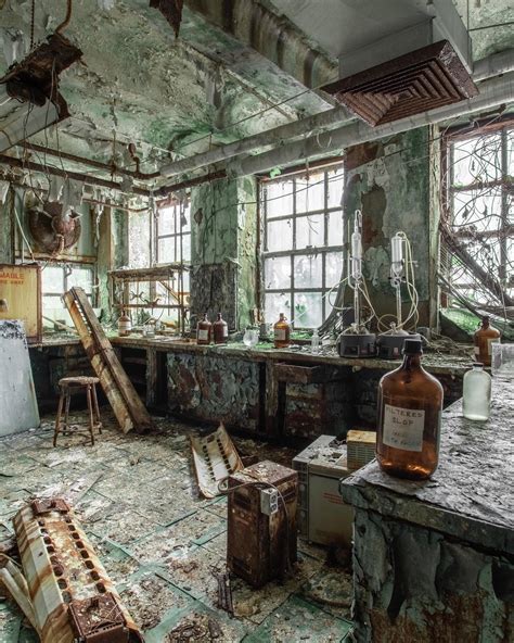 Abandoned research laboratory 🧪🧫 Frozen in time for decades : r/urbanexploration