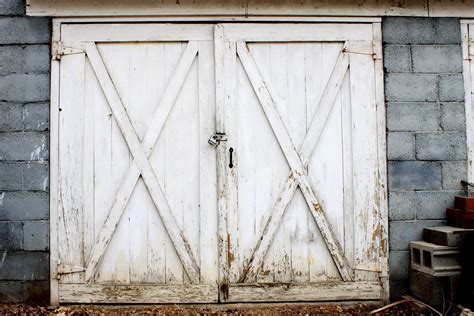 Free picture: old garage door, white paint, exterior, barn door