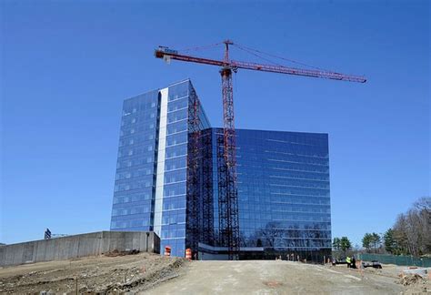 Mohegan Sun Adds Final Piece Of Glass To The New Earth Tower – Mohegan Sun Newsroom