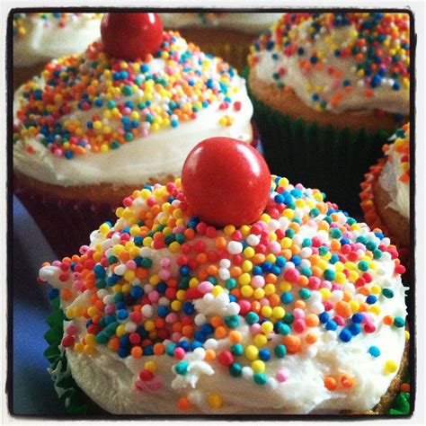 Cupcakes and sprinkles!!! | Desserts, Sprinkles, Food