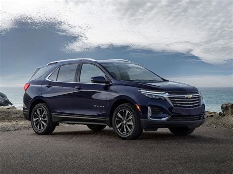 2022 Chevrolet Equinox Reviews, Pricing & Specs | Kelley Blue Book