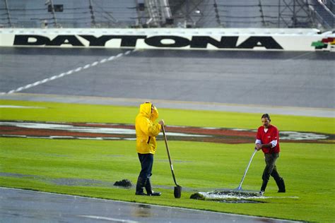 NASCAR postpones Coke Zero Sugar 400 to Sunday - Yahoo Sports