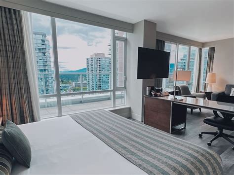 Coast Premium King with View and Balcony | Coast Coal Harbour Vancouver Hotel by APA