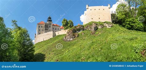 Medieval Castle Pieskowa Skala Editorial Photography - Image of skala, rock: 243858842
