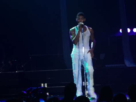 PureBeauty: Usher OMG Concert Pictures