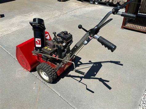 Toro 521 Snowblower - Gavel Roads Online Auctions