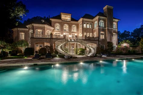 Kelly Clarkson's Tennessee Mansion Is Up For Sale For $7.5 Million