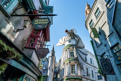 The Complete Guide to Hogsmeade vs Diagon Alley at Universal Orlando ...