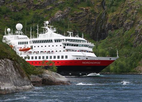 Hurtigruten - Norwegian Coastal Voyage Northbound | Hurtigruten, Skandinavien, Schiff