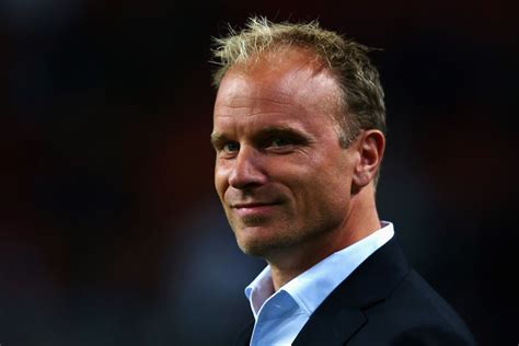 Dennis Bergkamp Statue To Be Unveiled February 22 - The Short Fuse