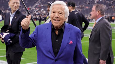 Robert Kraft Extends Awesome Gesture To Pats Fan From Raiders Game