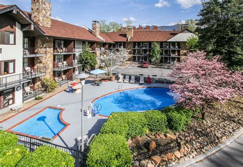 12 Best Hotels With Fireplaces In Gatlinburg, Tennessee - | Trip101