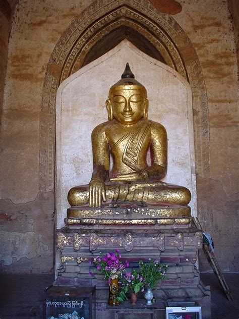 Asisbiz Myanmar Pagan main Buddha statues Dec 2000 05