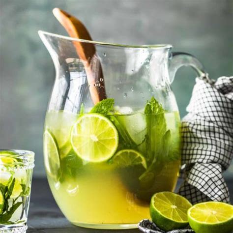 Mojito Pitcher Recipe (Best Mojitos for a Crowd) - (VIDEO!!) | Mojito ...