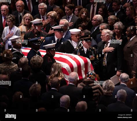 George h w bush casket hi-res stock photography and images - Alamy