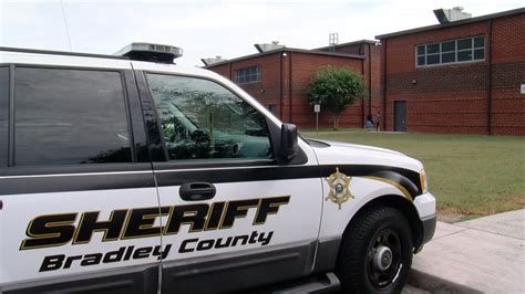 Bradley Co. Sheriff pulls several K9s from service after trainer accreditation questioned | WTVC