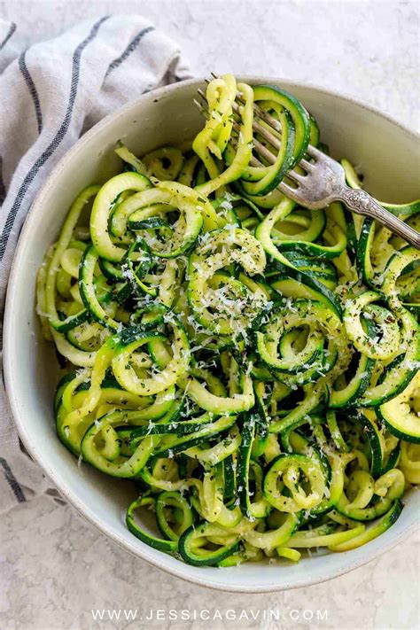 How to Make Zucchini Noodles (Zoodles) - Jessica Gavin