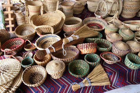 A wide selection of Gullah Sweetgrass baskets for sale in Charleston