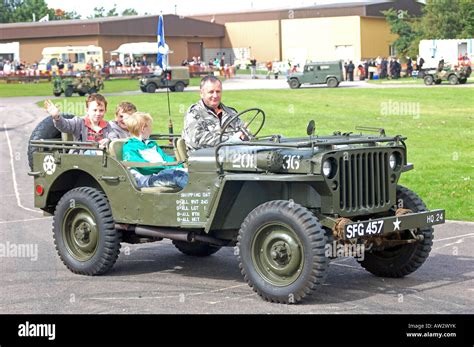 Old Army jeep Stock Photo - Alamy