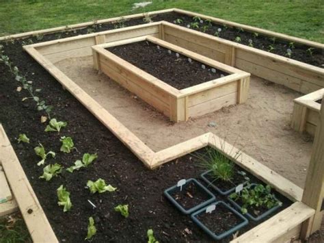 Potager : Quelques idées d'aménagement de carrés potager | Diy raised garden, Garden boxes ...