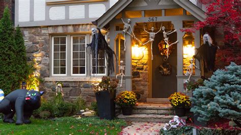 The 5 Best States To Live In If You Love Halloween Décor