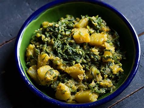 aloo palak sabzi recipe, how to make dry aloo palak recipe | aloo recipes