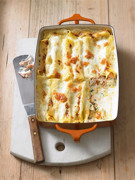 This creamy cannelloni recipe with hot smoked salmon is the perfect comfort food on a cold ...