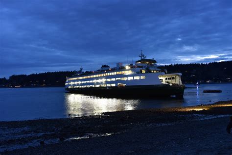 Over 600 rescued from ferry aground on BI | Bainbridge Island Review