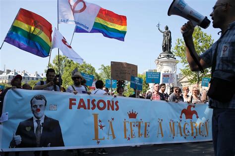 Paris anti-Macron protest sees thousands take to streets - ABC News