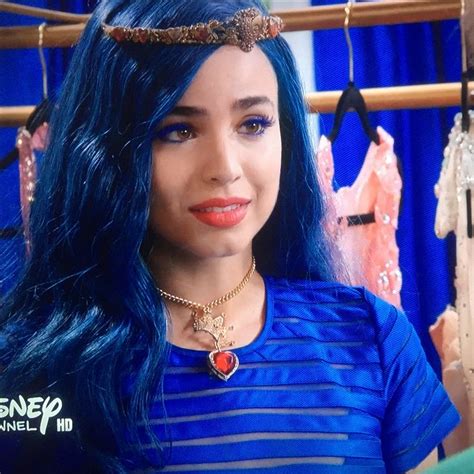 Evie’s makeup from descendants 2 | Makeup looks, Evie descendants, Beauty