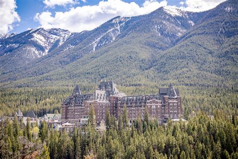 Pros & Cons: Fairmont Banff Springs Hotel in Canada