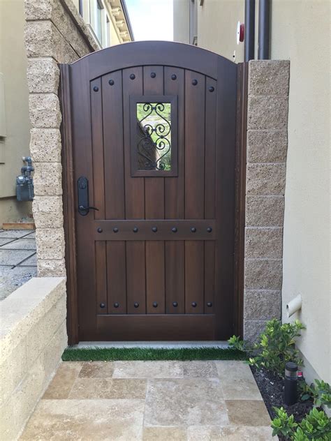 Custom Tuscan Style Wood Gate With Arched Top Circula - vrogue.co